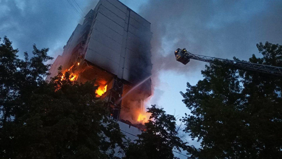 Пожежа у багатоповерхівці у Києві