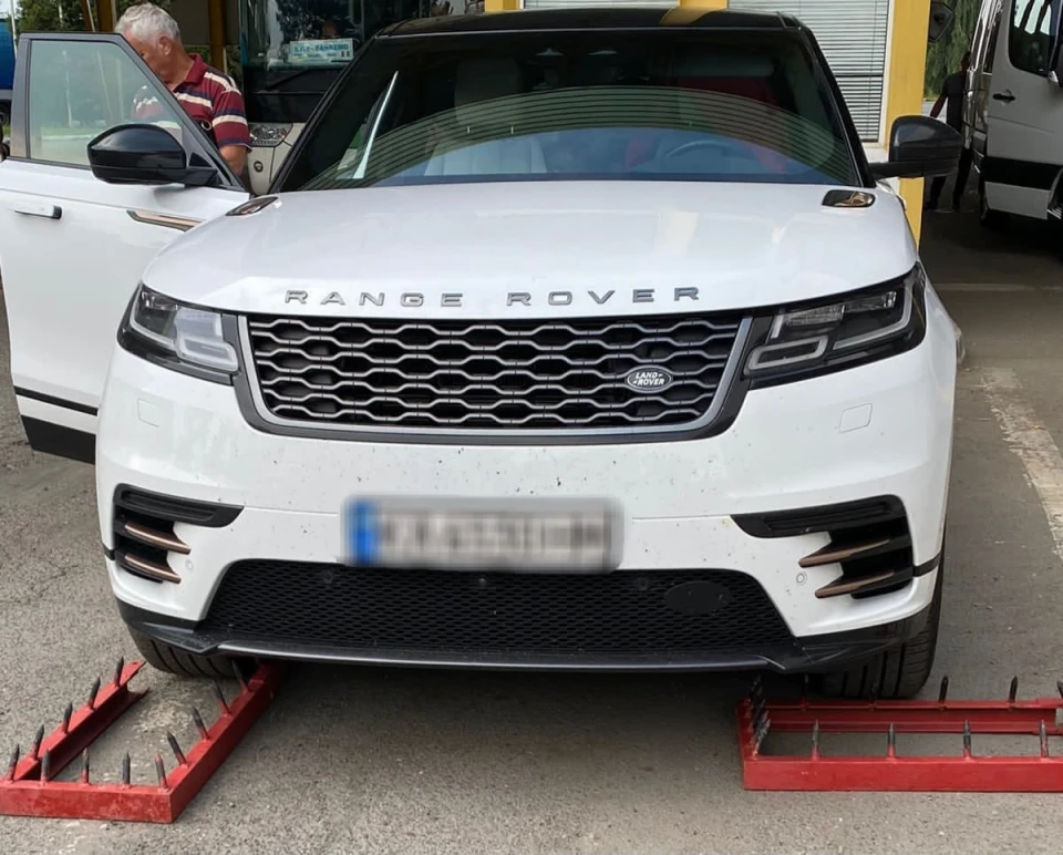 позашляховик_Range Rover