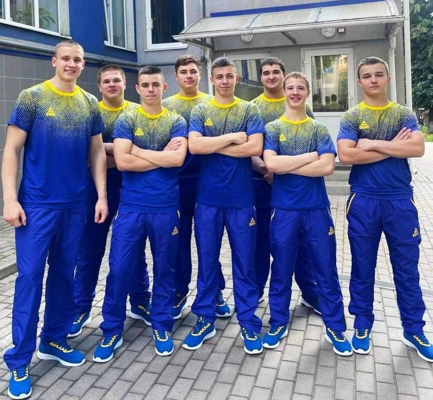 важкоатлети