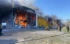 Спасатели гасят пожар в ТЦ "Амстор" в Кременчуге