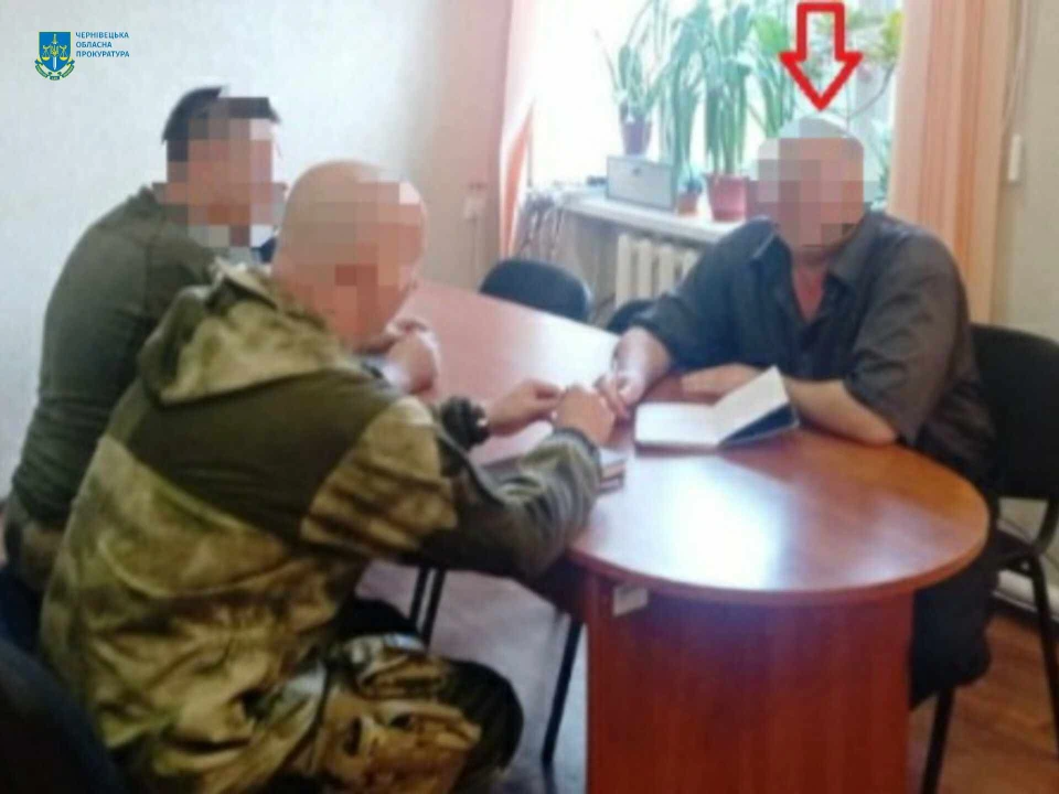колаборанти, підозра