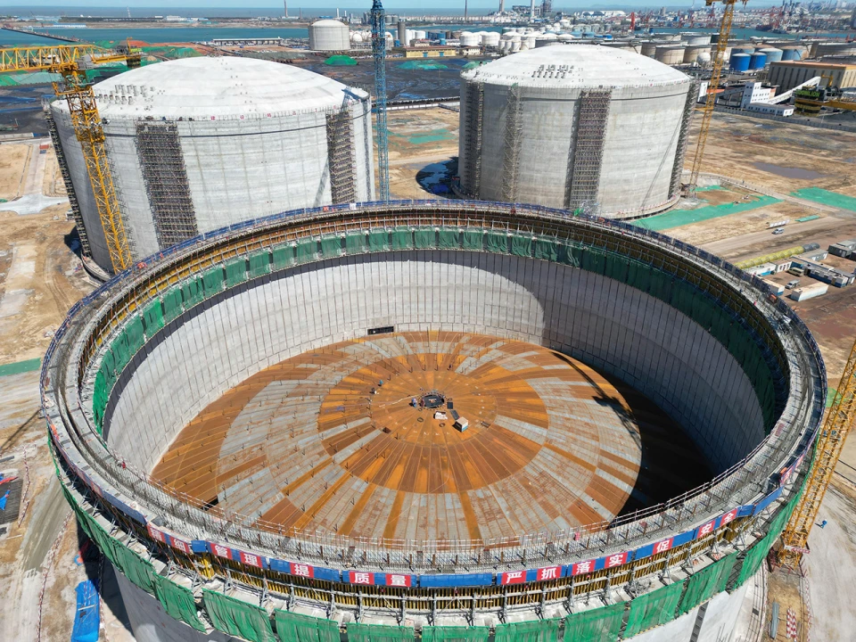 У Південному Китаї завершено будівництво надвеликих резервуарів для зберігання СПГ