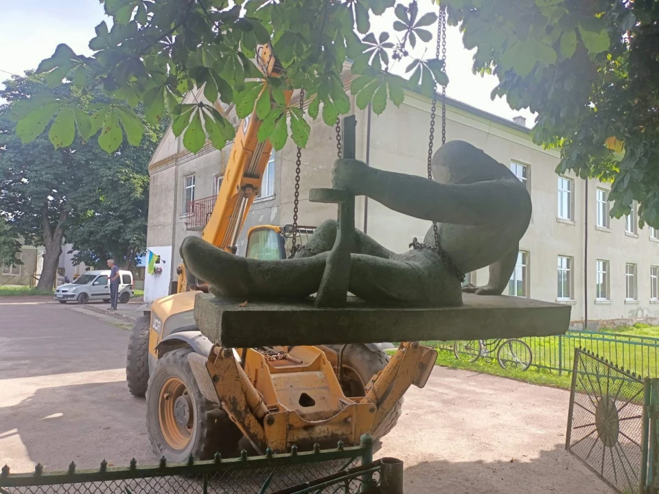 демонтаж радянських пам'ятників