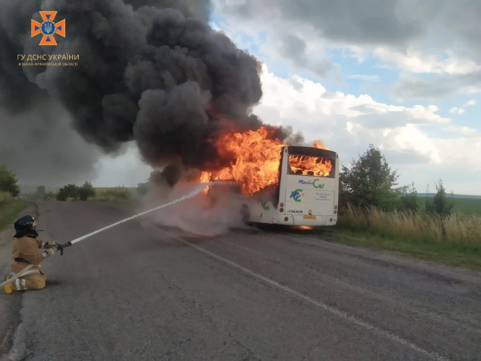 загорівся автобус