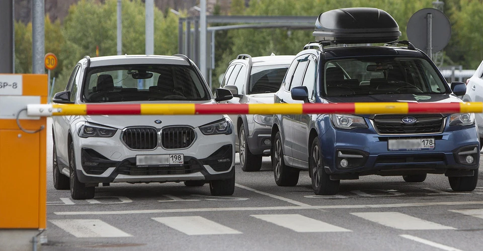 авто з російськими номерами на кордоні