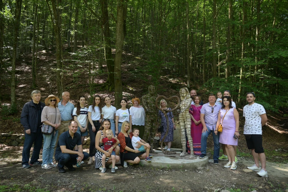 скульптура "Яблуко пізнання"