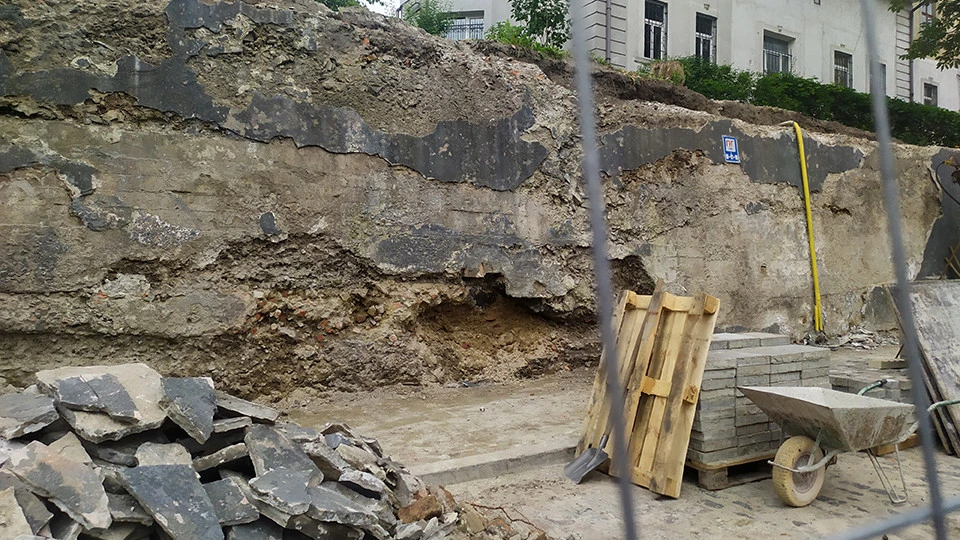 ремонт підпірної стінки на вул.Шевченка