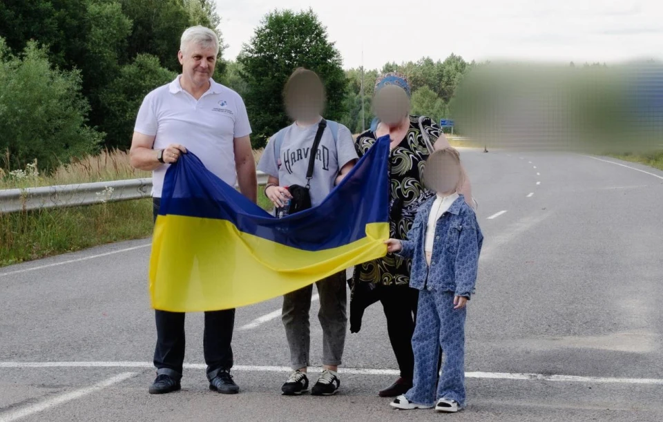 на фото: повернення українських дітей