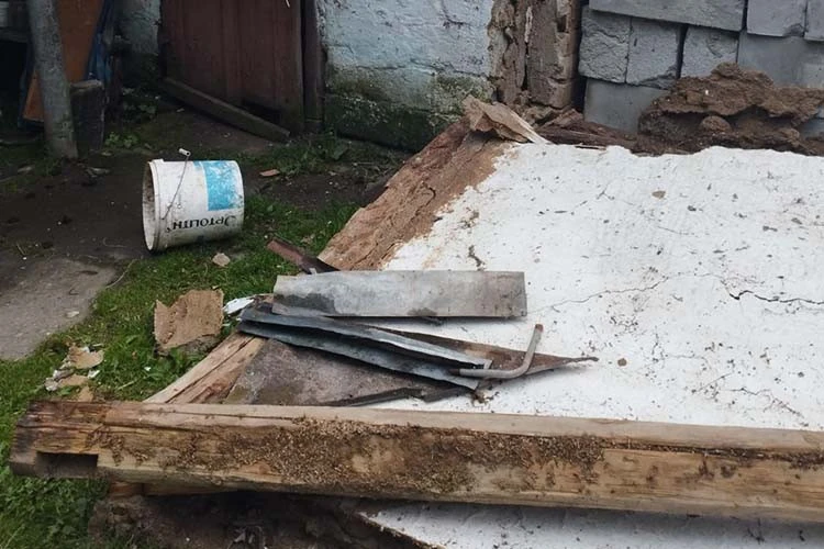 обвалилася стіна