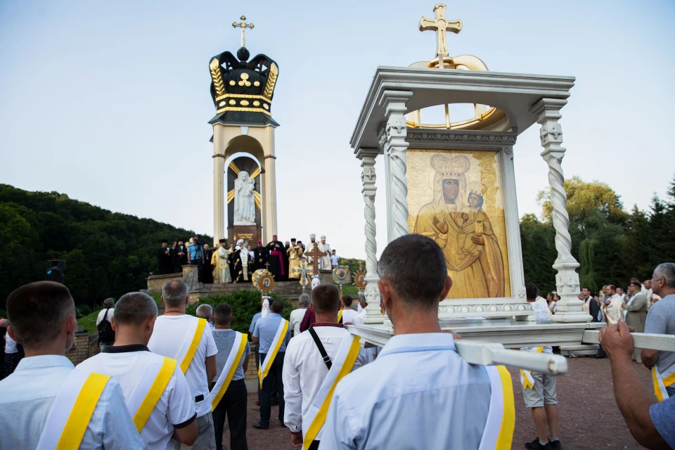 Зарваниця паломництво