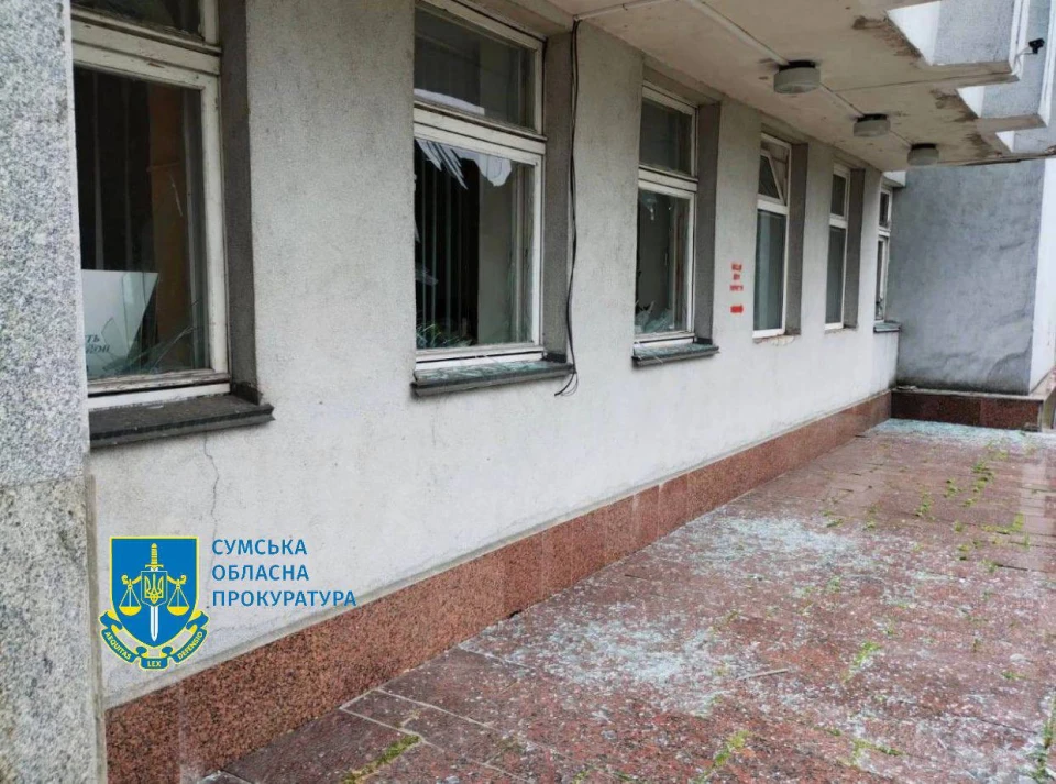 на фото: наслідки обстрілу міста Середина-Буда на Сумщині
