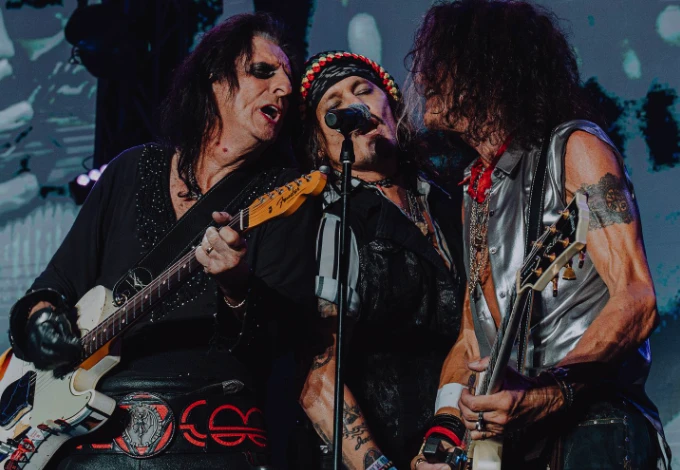 На фото: учасники гурту Hollywood Vampires