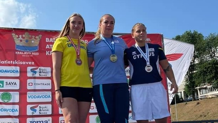 Нагородження призерок чемпіонату у Сербії