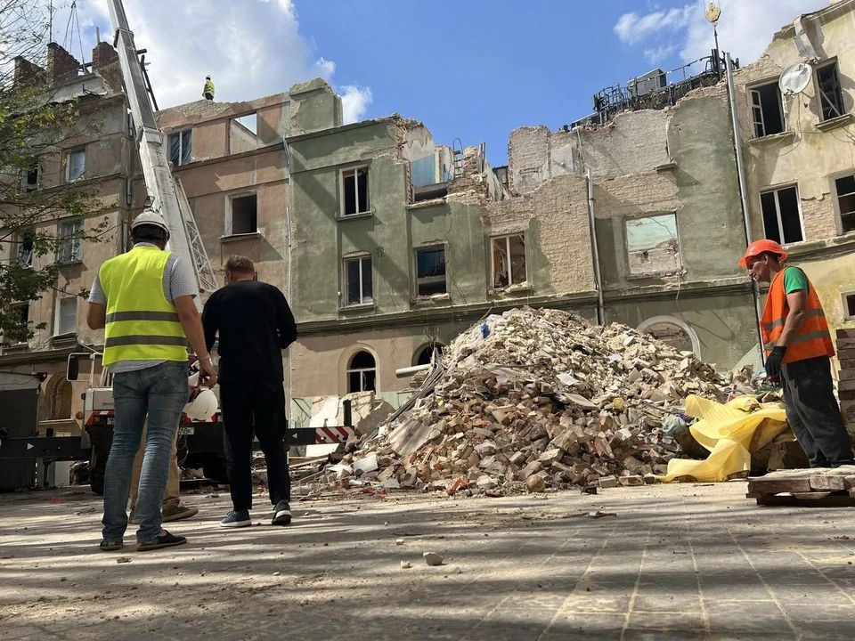 пошкоджений у Львові будинок внаслідок ракетної атаки 6 липня