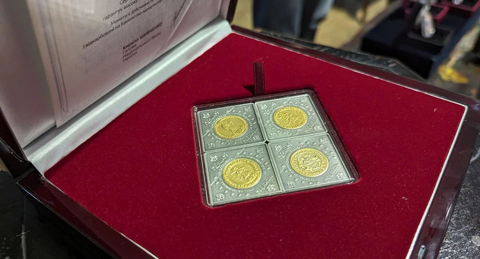 презентація набору пам'ятних монет "Козацькі клейноди"