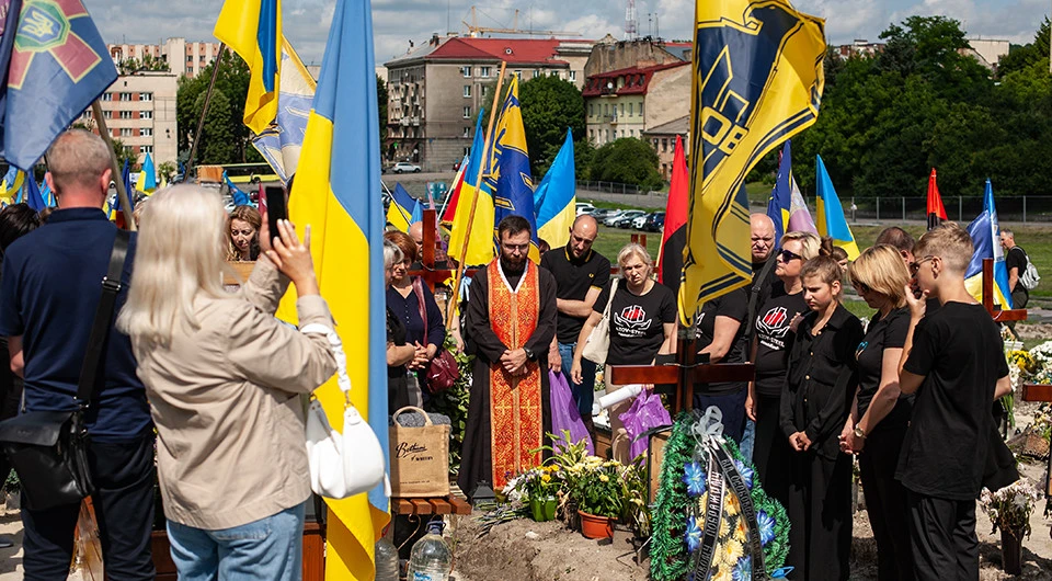шанування пам'яті жертв теракту в Оленівці, Марсове поле