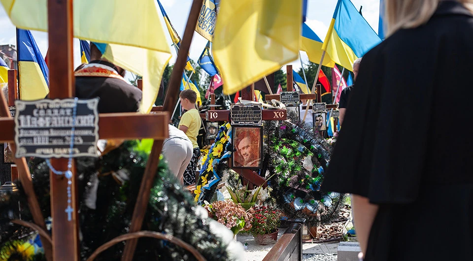 шанування пам'яті жертв теракту в Оленівці, Марсове поле