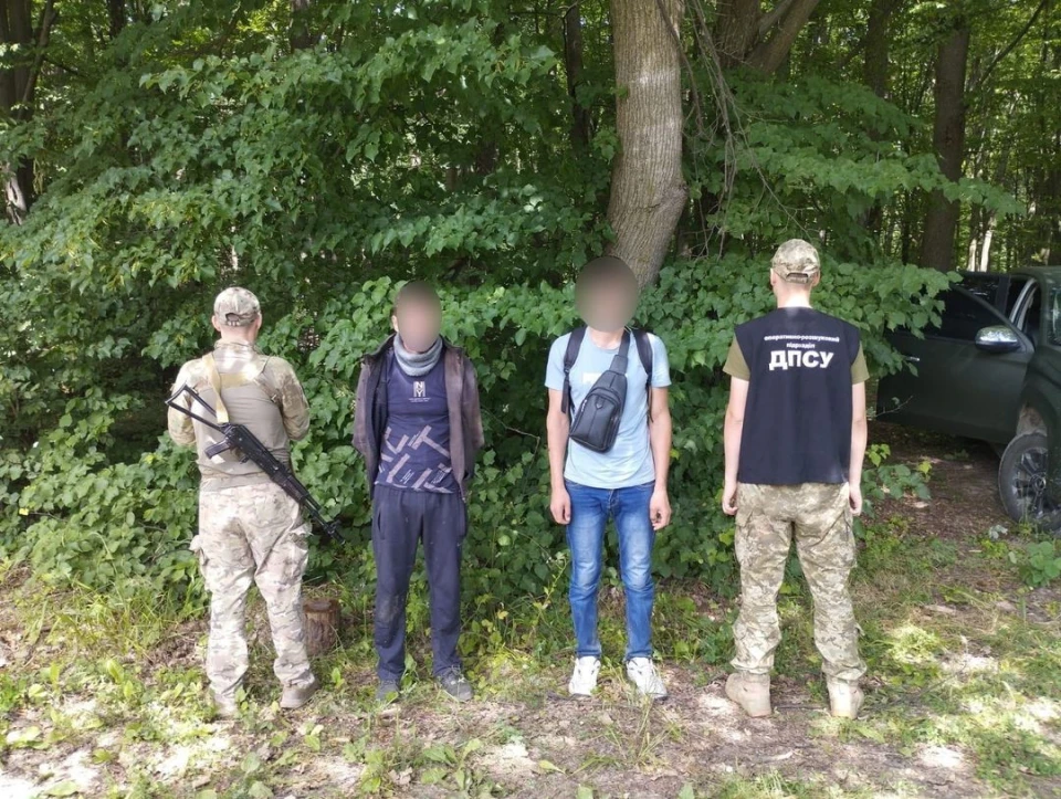 ухилянт та переправник