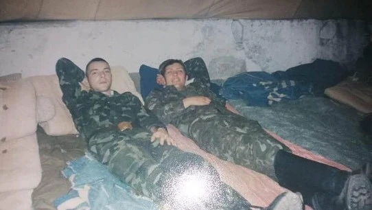 На фото: Арестович покачав себе 16-річного у Військовій академії