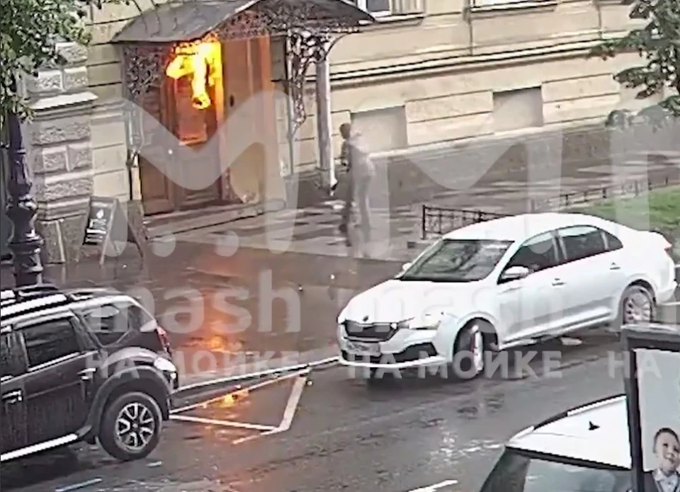 В Петербурзі чоловік підпалив військкомат