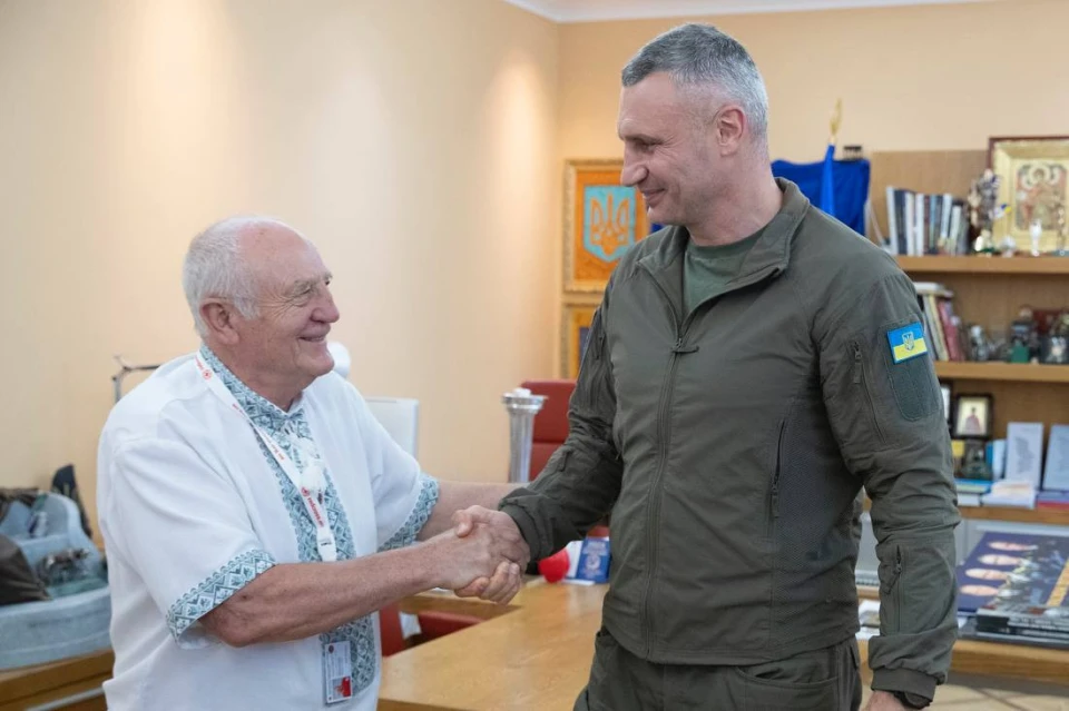 Кличко підписав меморандум про співпрацю із Товариством Червоного Хреста
