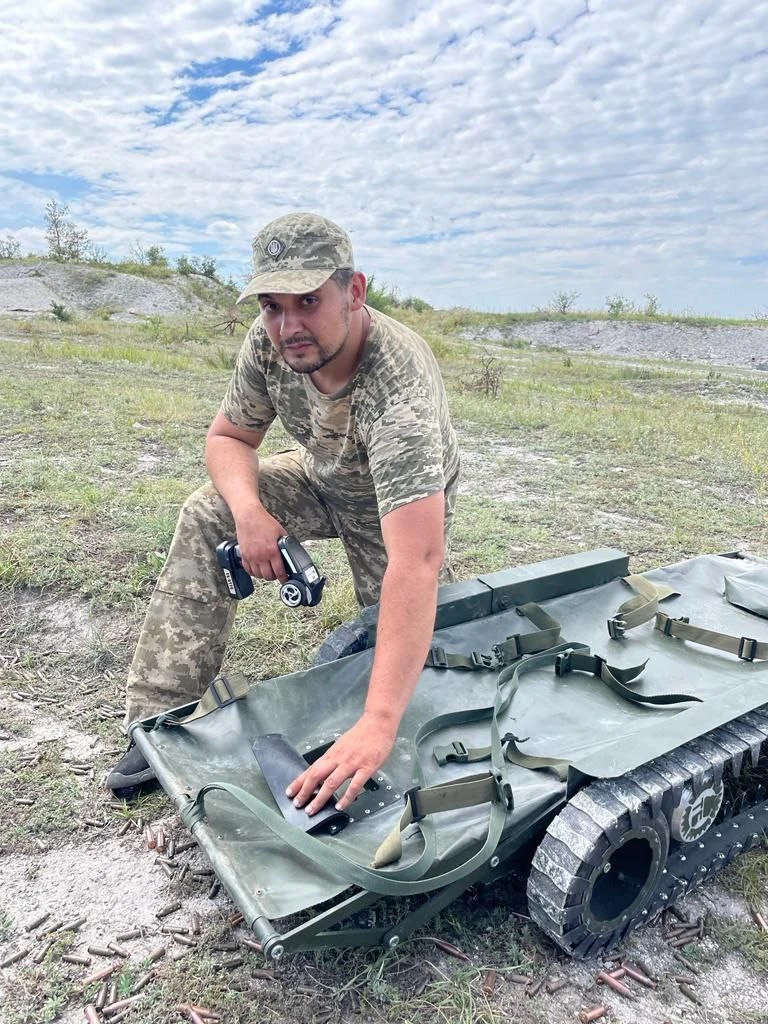 ноші для військових, які їдуть самі