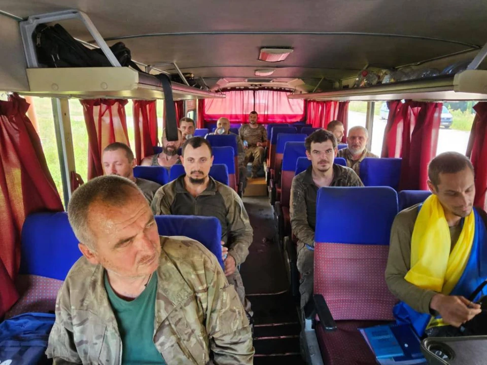 На фото: обміняні військовополонені