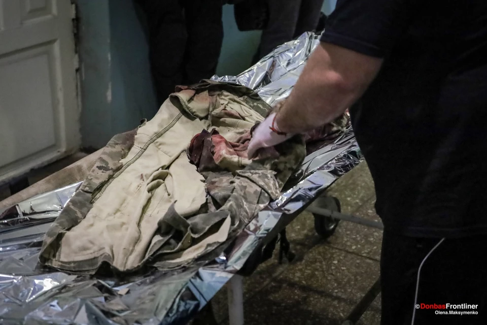 На фото: одяг поранених в стабпункті під Бахмутом