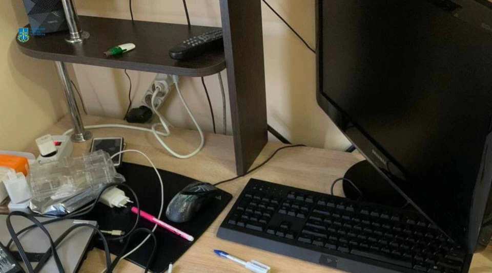 комп'ютер з дитячим порно