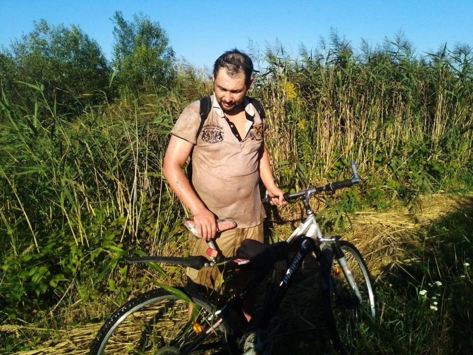 чоловік застряг у болоті чоловік застряг у болоті
