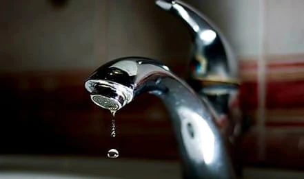 без води, вода