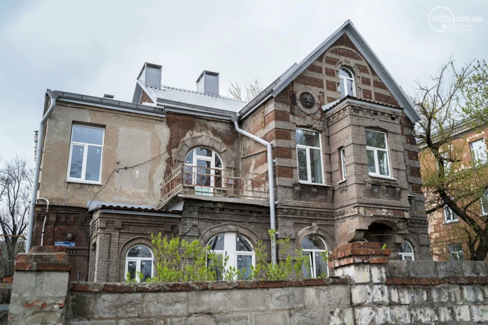 Будинок з левами. Маріуполь