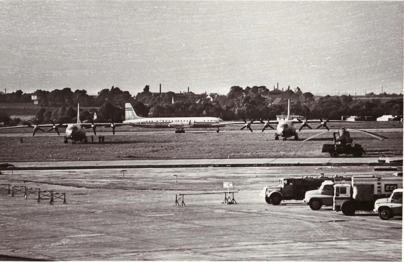Радянський військовий літак Ан-12 в аеропорту Прага-Рузине