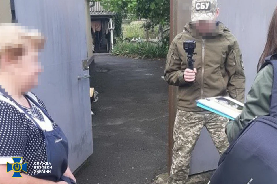 на фото: жителька Сумщини, яку підозрюють у допомозі російським ДРГ