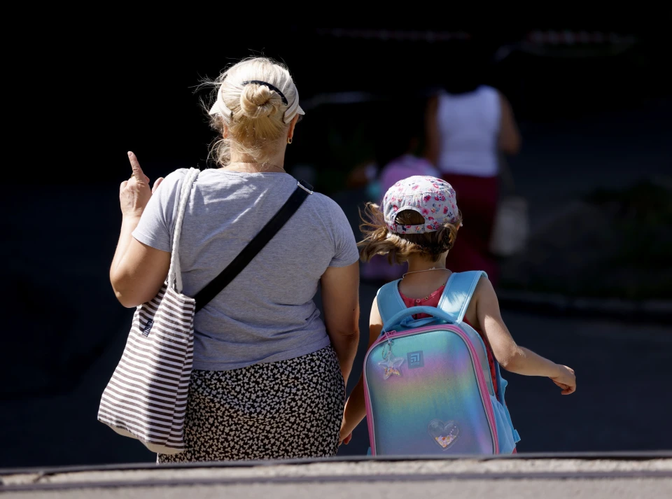 У Києві першокласникам із родин загиблих військових вручили 800 рюкзаків