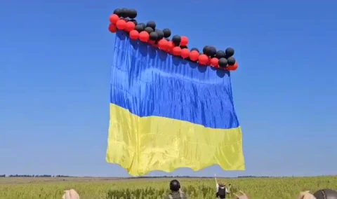 на фото: прапор, який запустили в окуповані райони Херсонщини