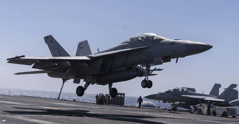 винищувач F-18