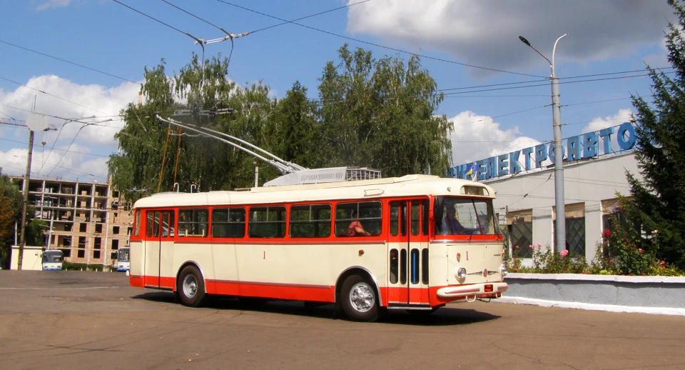 Перший тролейбус у Рівному