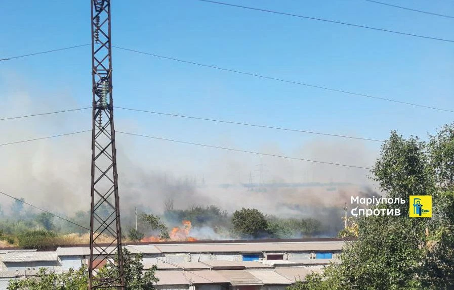 Українські партизани підпалили базу окупантів у Маріуполі