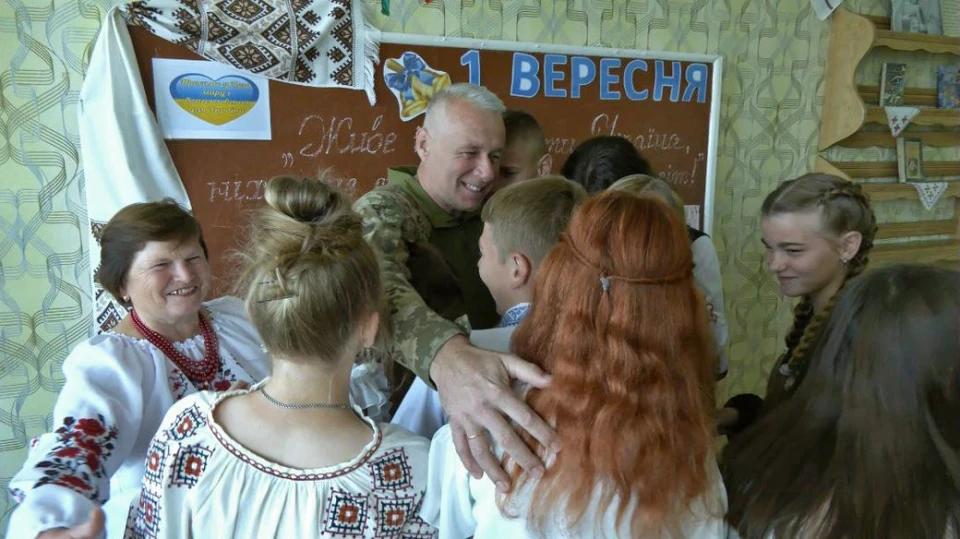 Віктор Дудик з учнями