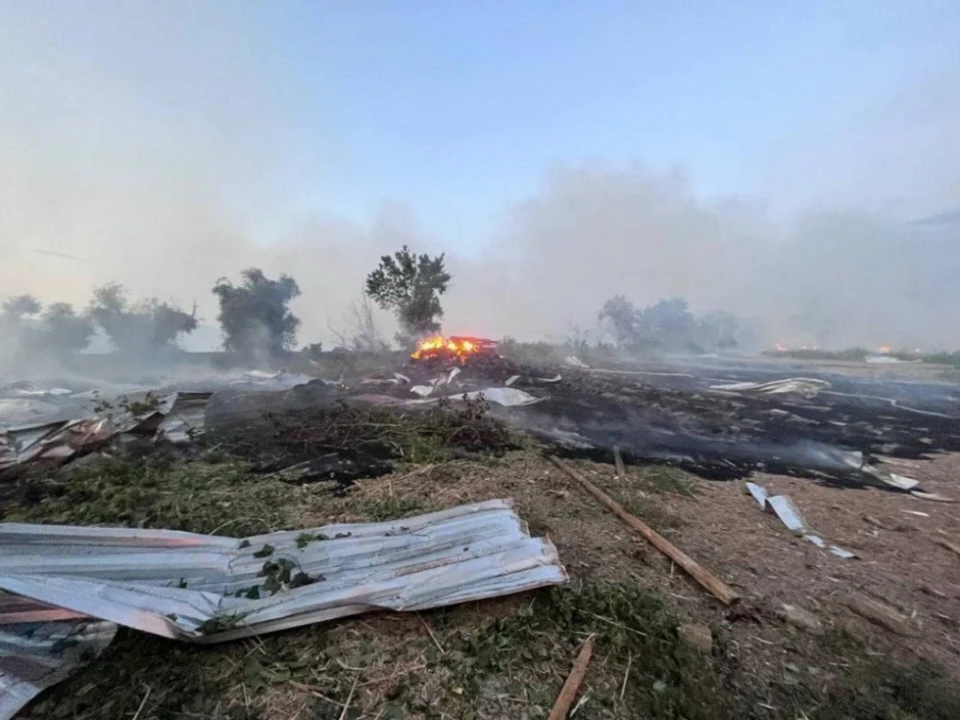на фото пожежа на місці влучання дрона на Одещині 4 вересня