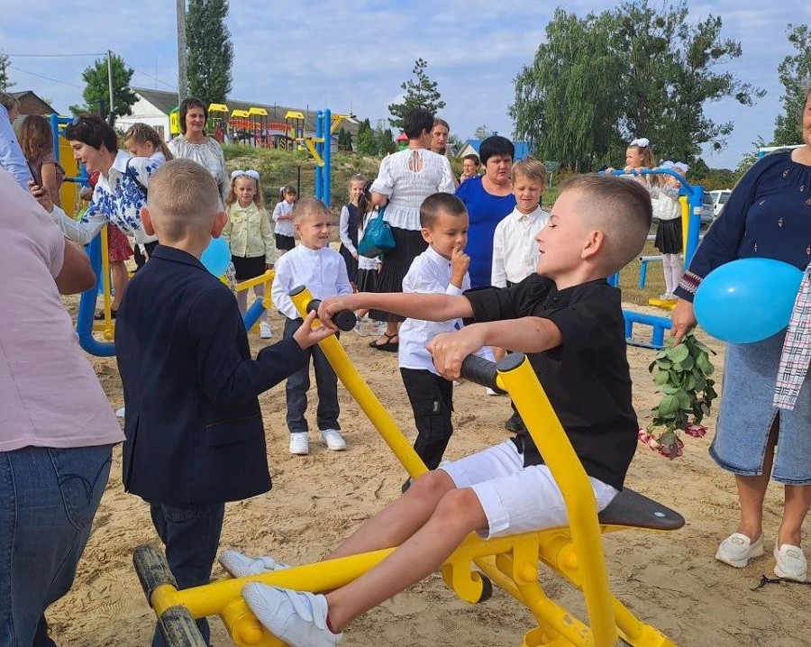 спортивний майданчик, вдова військового