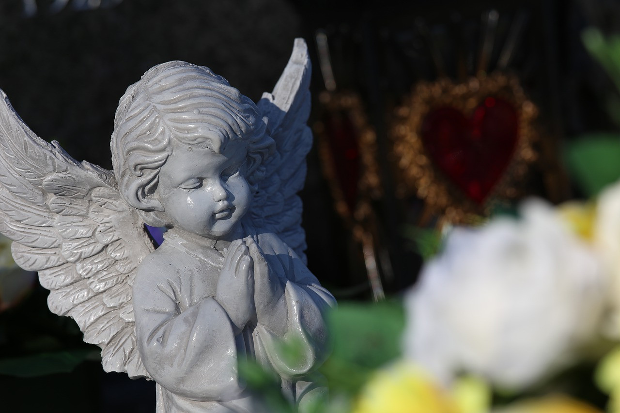 https://static.espreso.tv/uploads/photobank/304000_305000/304410_angel-statue-7562932_1280.jpg?id=1773988241