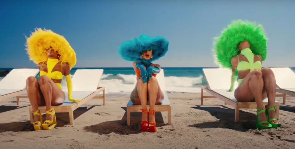 На фото: Українка Таня Муіньо зняла кліп для Cardi B