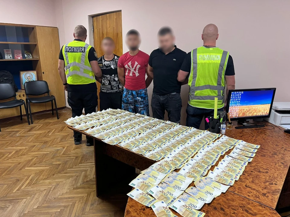 викрадачі грошей