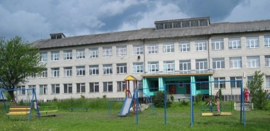 Школа у Верхній Яблуньці