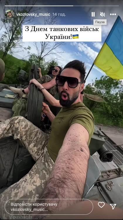 На фото: Козловський на танку привітав українських захисників з днем танкових військ