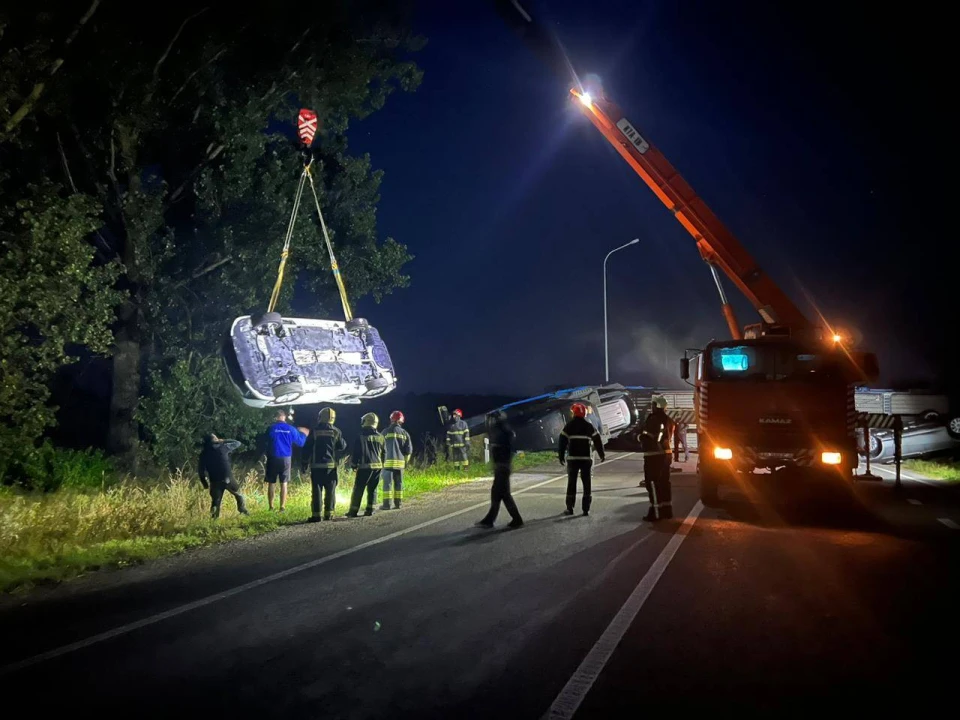 На Волині перекинувся автовоз