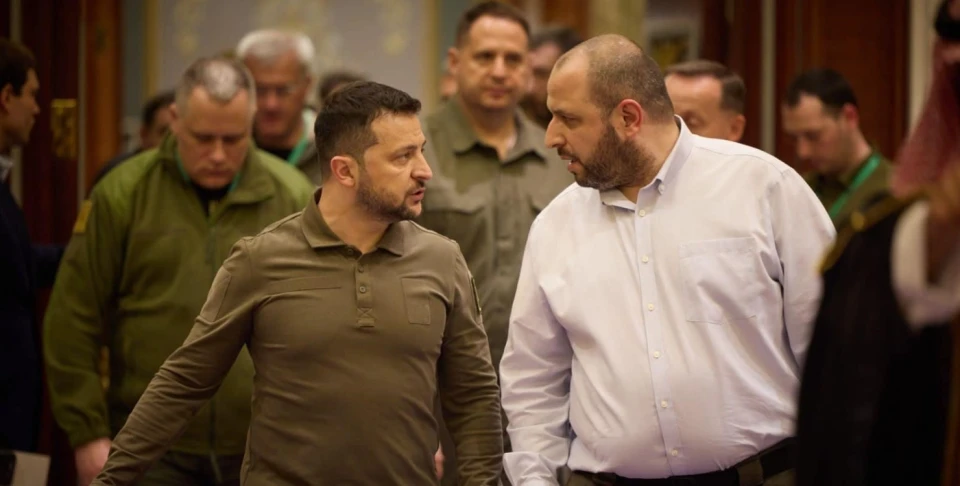 Президент Володимир Зеленський (ліворуч на першому плані) та новий мінстр оборони Рустем Умеров