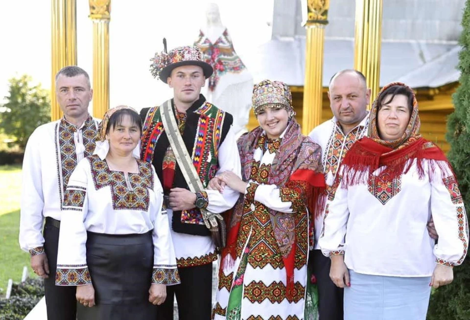 молодята